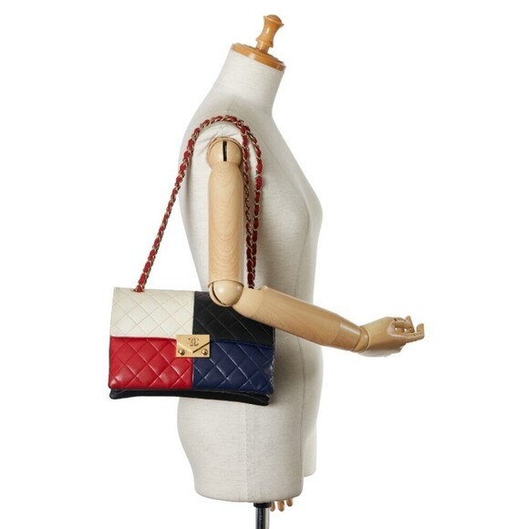 Chanel Colorblock Pagoda Flap Bag Leather Shoulder Bag in Good condition - Picture 10 of 10